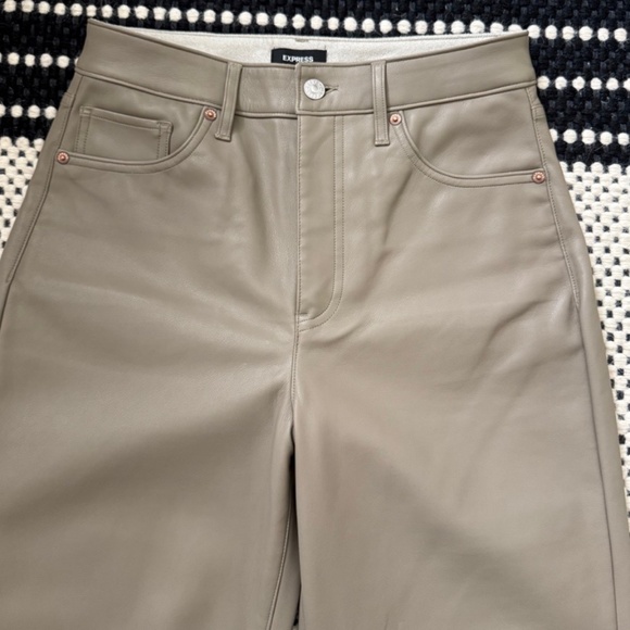 Express Pants Womens Tan Faux Leather Straight High Rise Raw Size 6R - Picture 3 of 5